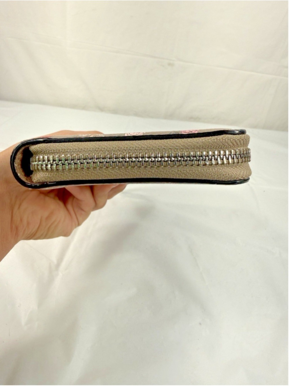 Victoria's Secret Wallet Large Bi-Fold Wallets For Women Gray Roses Floral Print - Picture 5 of 15